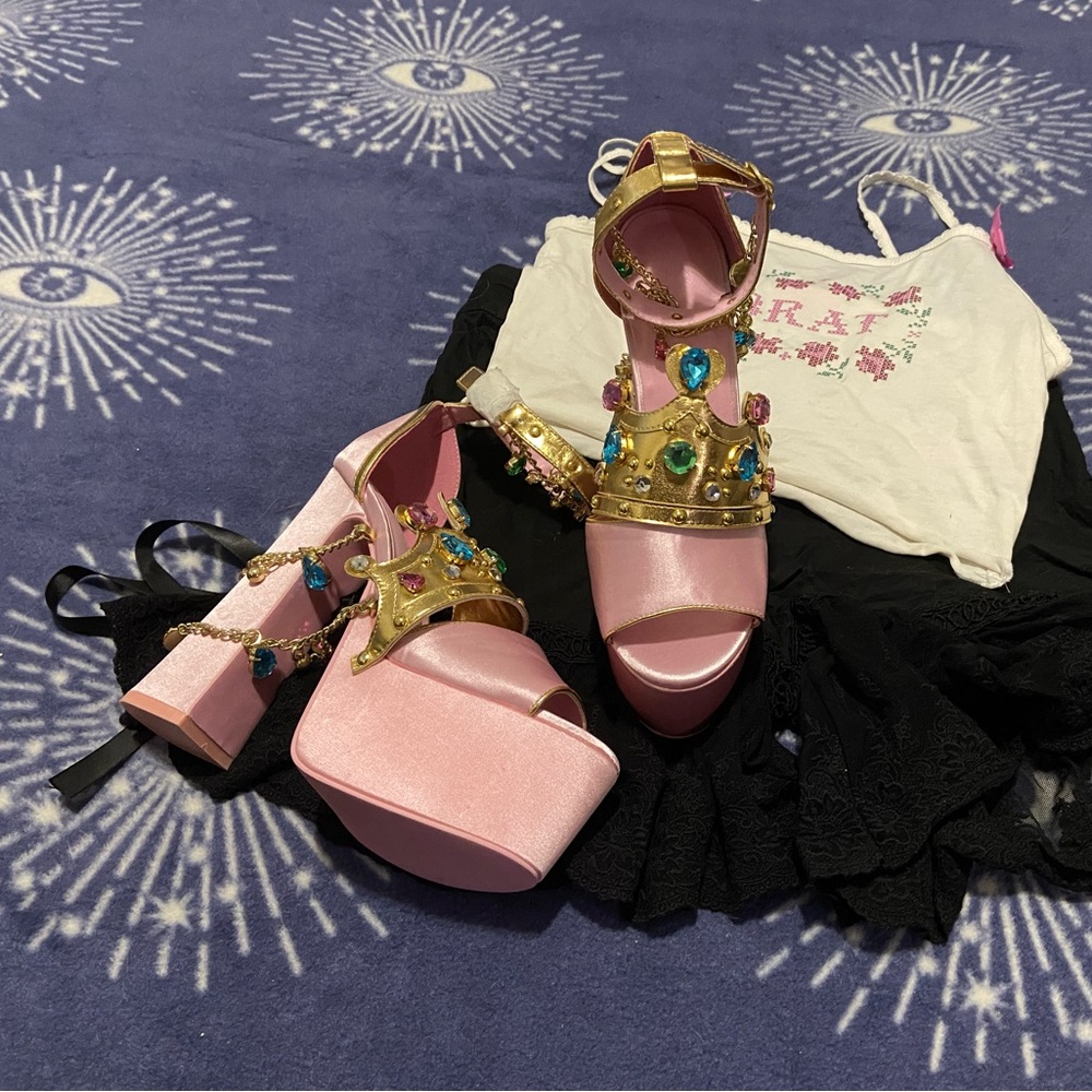 Sugar Thrillz Crowned Charmer Jeweled platform chunky heels pink sz 8 nwob new. - Picture 11 of 13